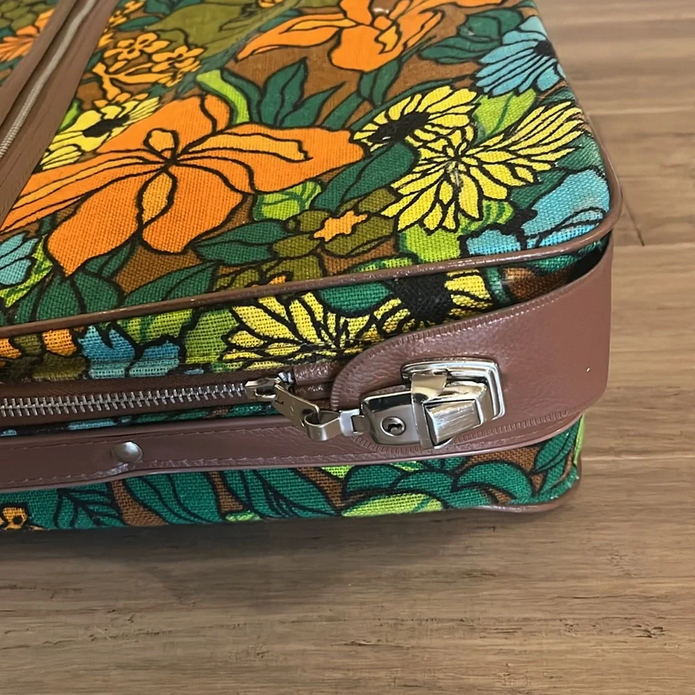Vintage Tiny Sleep over Bag Flower Suitcase - Picture 3 of 4